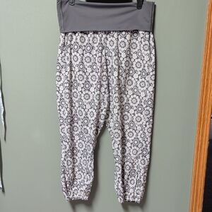 Lululemon Women''s Lounge Capries